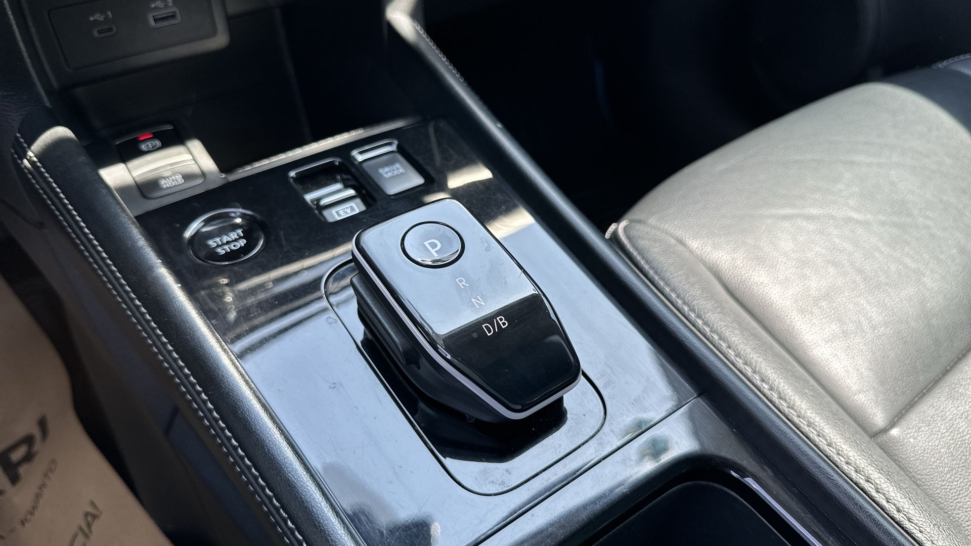 2023 Nissan KICKS 5 PTS E-POWER PLATINUM ELECTA PIEL ADAS RA-17